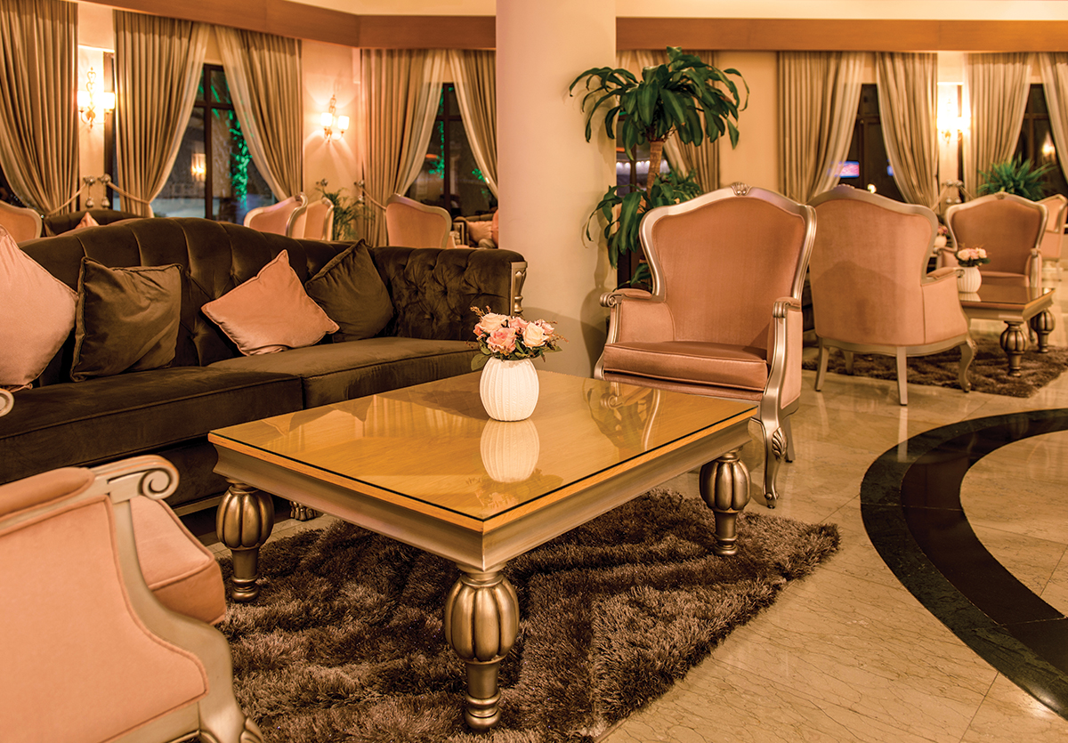 Lobby & Bar